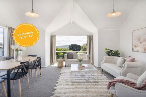 Photo of property in 5 Pimlico Place, Newlands, Wellington, 6037