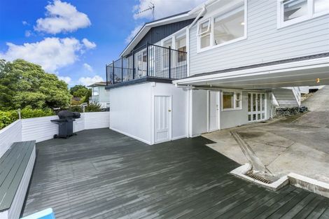 Photo of property in 2/253 Wairau Road, Totara Vale, Auckland, 0627