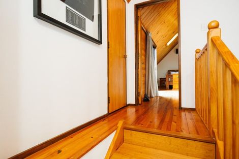 Photo of property in 11 Hillgrove Place, Fitzherbert, Palmerston North, 4410