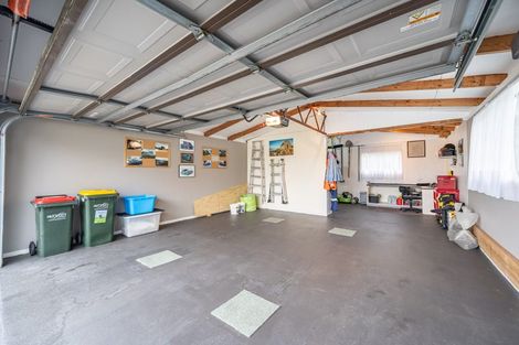 Photo of property in 9 Shaftesbury Grove, Stokes Valley, Lower Hutt, 5019