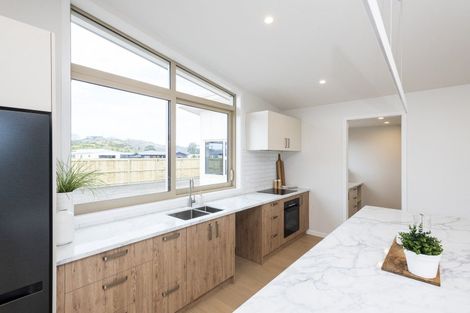 Photo of property in 23 Allan Avenue, Lytton West, 4071