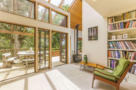 Photo of property in 409 Titirangi Road, Titirangi, Auckland, 0604