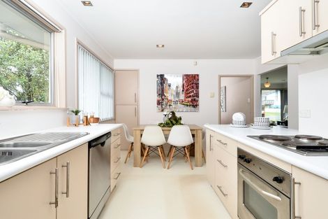 Photo of property in 85 Farquhar Road, Glendene, Auckland, 0602