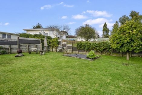 Photo of property in 30 Lee Street, Te Puke, 3119