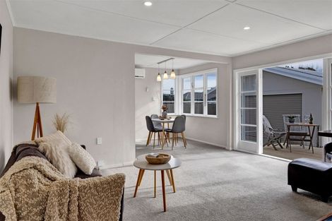 Photo of property in 13 Malone Place, Hawera, 4610