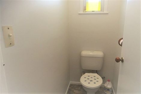 Photo of property in 16 Limmer Place, Browns Bay, Auckland, 0632