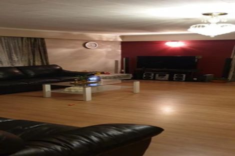 Photo of property in 2 Kelkirk Street, Kelston, Auckland, 0602