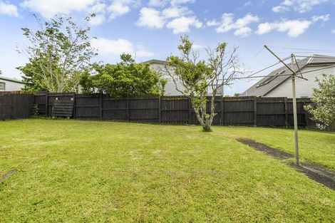 Photo of property in 6 Bodi Place, Te Atatu South, Auckland, 0610