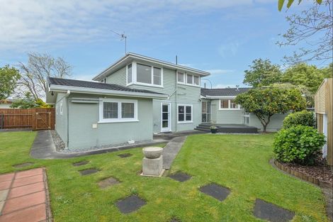 Photo of property in 1 Athlone Place, Hokowhitu, Palmerston North, 4410