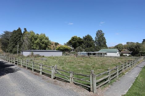 Photo of property in 40 Ongo Road, Hunterville, 4730