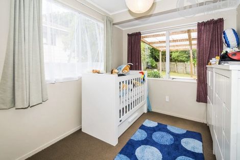 Photo of property in 27 Lambrown Drive, Totara Vale, Auckland, 0629