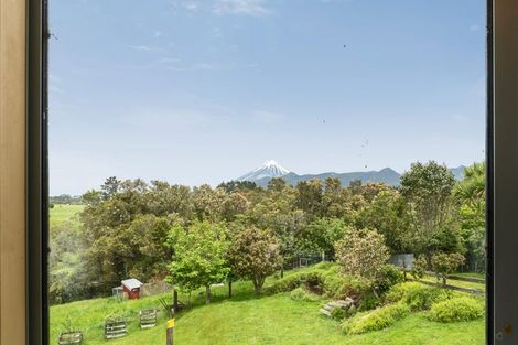 Photo of property in 1389 Carrington Road, Hurworth, New Plymouth, 4371