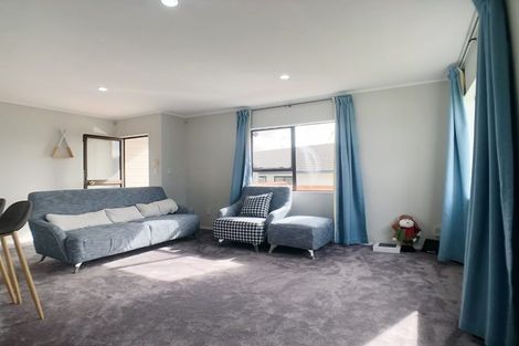 Photo of property in 2/3 Sevilla Place, Unsworth Heights, Auckland, 0632