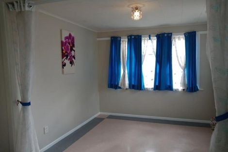 Photo of property in 11 Savage Crescent, Upper Hutt Central, Upper Hutt, 5018