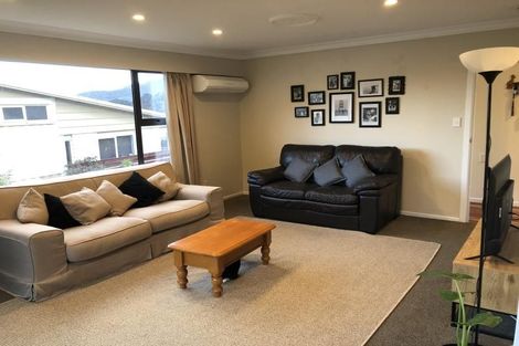 Photo of property in 6 Helvetia Grove, Naenae, Lower Hutt, 5011