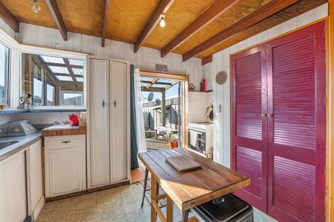 Photo of property in 8 Harbour Street, Moturoa, New Plymouth, 4310