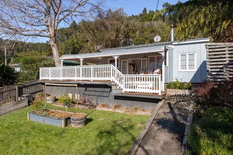 Photo of property in 124 Wyndham Road, Pinehaven, Upper Hutt, 5019