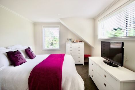 Photo of property in 17a Target Road, Totara Vale, Auckland, 0629