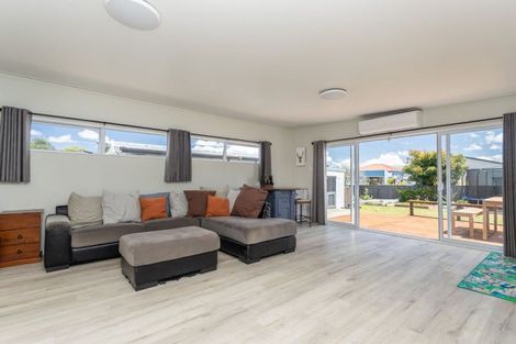 Photo of property in 64 Allardice Street, Dannevirke, 4930