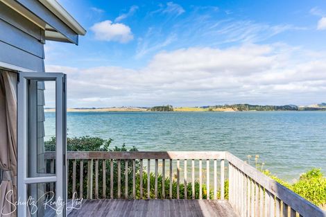 Photo of property in 1 Rigby Street, Whakapirau, 0583