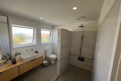 Photo of property in 1/4 Beach Road, Castor Bay, Auckland, 0620