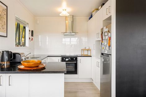 Photo of property in 1 Maywood Crescent, Glen Eden, Auckland, 0602