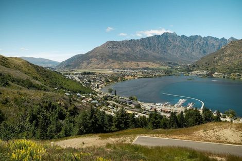 Photo of property in 12 Mcgregor Lane, Queenstown Hill, 9300