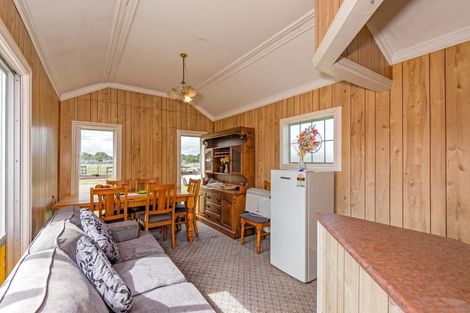 Photo of property in 14 Foxton Beach Road, Foxton, 4891