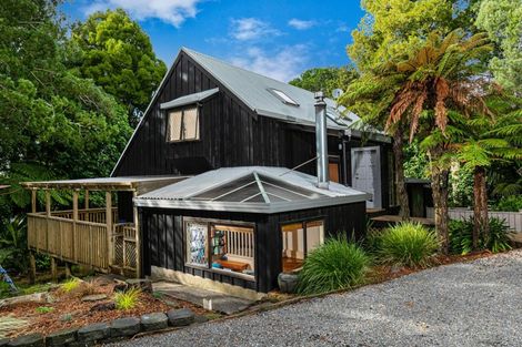 Photo of property in 812 West Coast Road, Oratia, Auckland, 0604