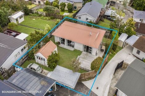 Photo of property in 4/23 Luckens Road, West Harbour, Auckland, 0618