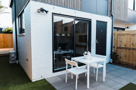 Photo of property in 16/12 Tawa Road, Te Atatu Peninsula, Auckland, 0610