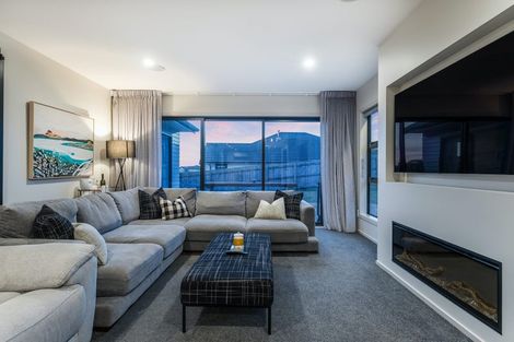 Photo of property in 20 Queen Charlotte Drive, Aotea, Porirua, 5024