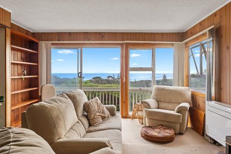 Photo of property in 25 Domain Crescent, Muriwai, Waimauku, 0881