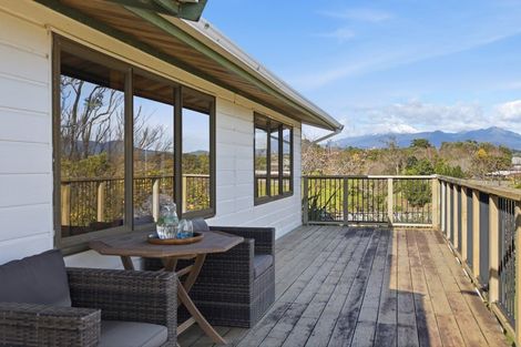 Photo of property in 17a Saint Ives Grove, Whalers Gate, New Plymouth, 4310