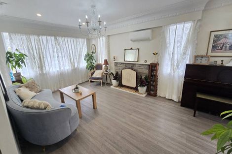 Photo of property in 15 Sherwood Avenue, Te Atatu South, Auckland, 0610