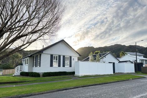 Photo of property in 2 Karamea Grove, Wainuiomata, Lower Hutt, 5014