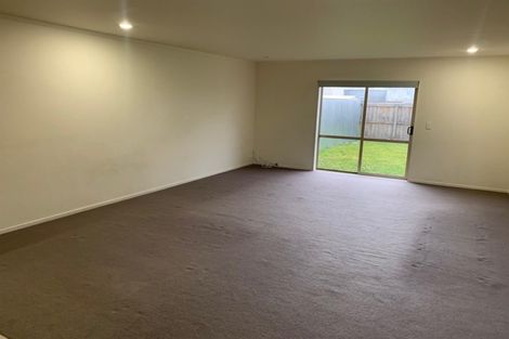 Photo of property in 3 Gina Avenue, Ranui, Auckland, 0612