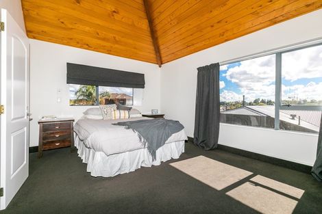 Photo of property in 2 Dallinger Street, St Andrews, Hamilton, 3200