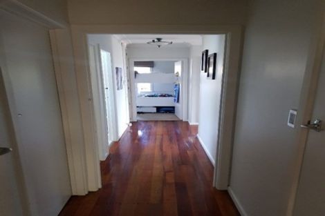 Photo of property in 37 Edmonton Road, Henderson, Auckland, 0612