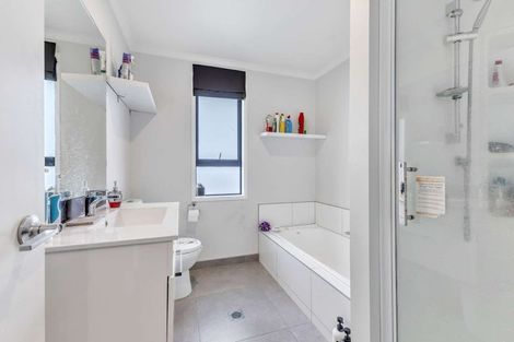 Photo of property in 27 Discovery Place, Marfell, New Plymouth, 4310