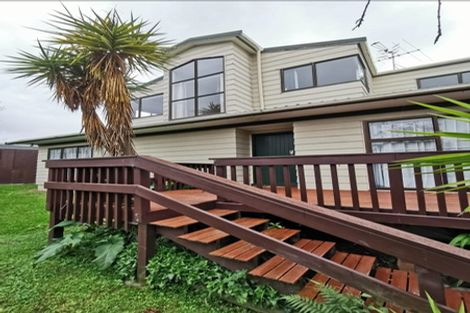 Photo of property in 16 Raphael Place, West Harbour, Auckland, 0618