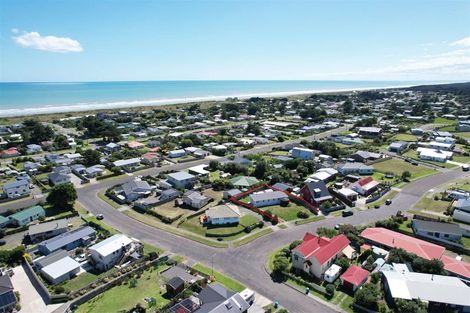 Photo of property in 4 Taonui Street, Waitarere Beach, Levin, 5510