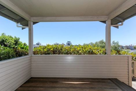 Photo of property in 35 Lemon Street, New Plymouth, 4310