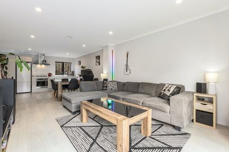 Photo of property in 7/9 Surrey Street, Tawa, Wellington, 5028