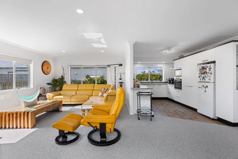 Photo of property in 822b Papamoa Beach Road, Papamoa Beach, Papamoa, 3118