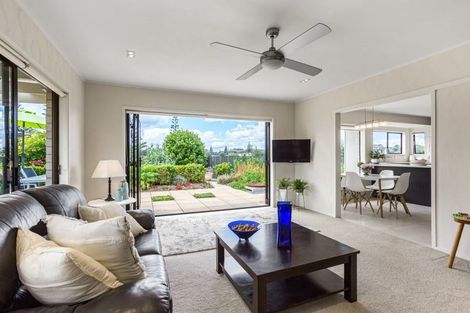 Photo of property in 2 Edgewater Grove, Orewa, 0931