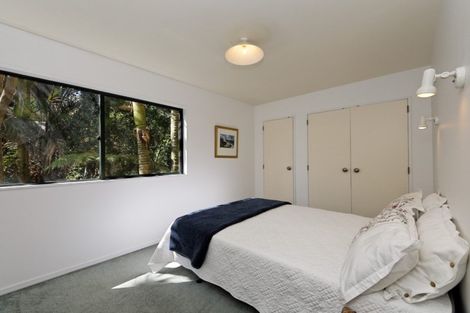 Photo of property in 15 Rayner Road, Piha, 0772