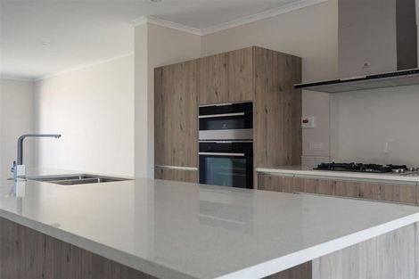 Photo of property in 2b Makura Road, Long Bay, Auckland, 0630