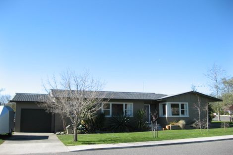 Photo of property in 17 Everest Avenue, Havelock North, 4130