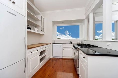 Photo of property in 2/15a Kerr Street, Devonport, Auckland, 0624